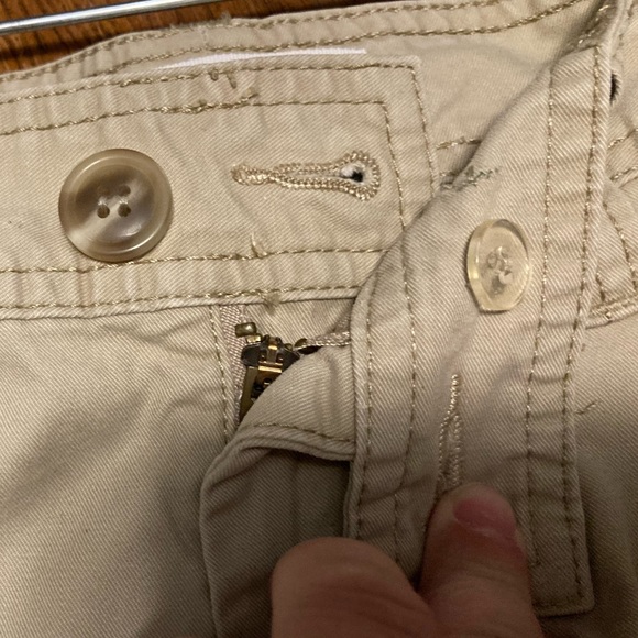 👚(bundle 4 items w/👚for $16)
. Bermuda shorts by GAP - Picture 8 of 11